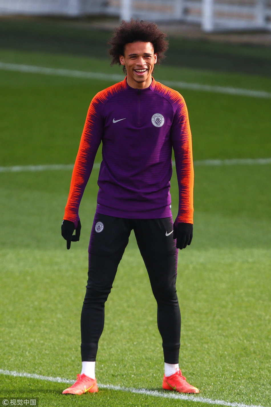 曼城备战欧冠 阿圭罗发型抢镜