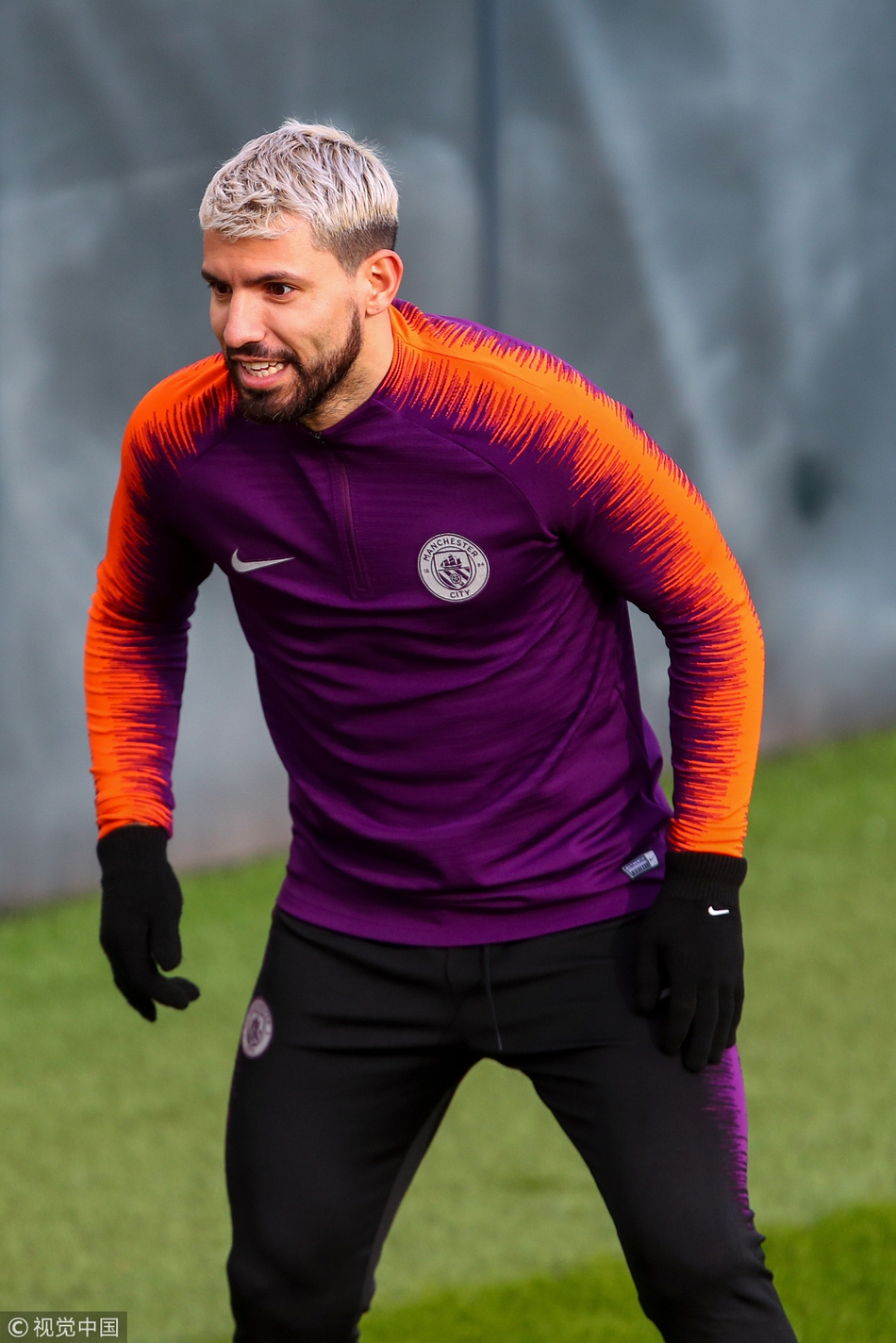 曼城备战欧冠 阿圭罗发型抢镜