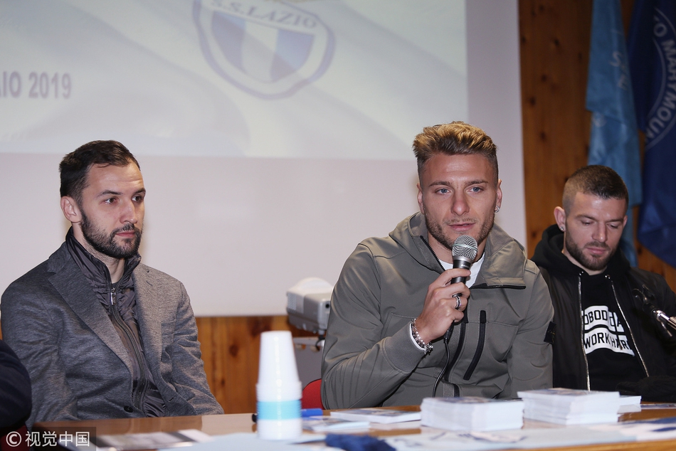 拉齐奥进学校 蓝鹰大鹏展翅