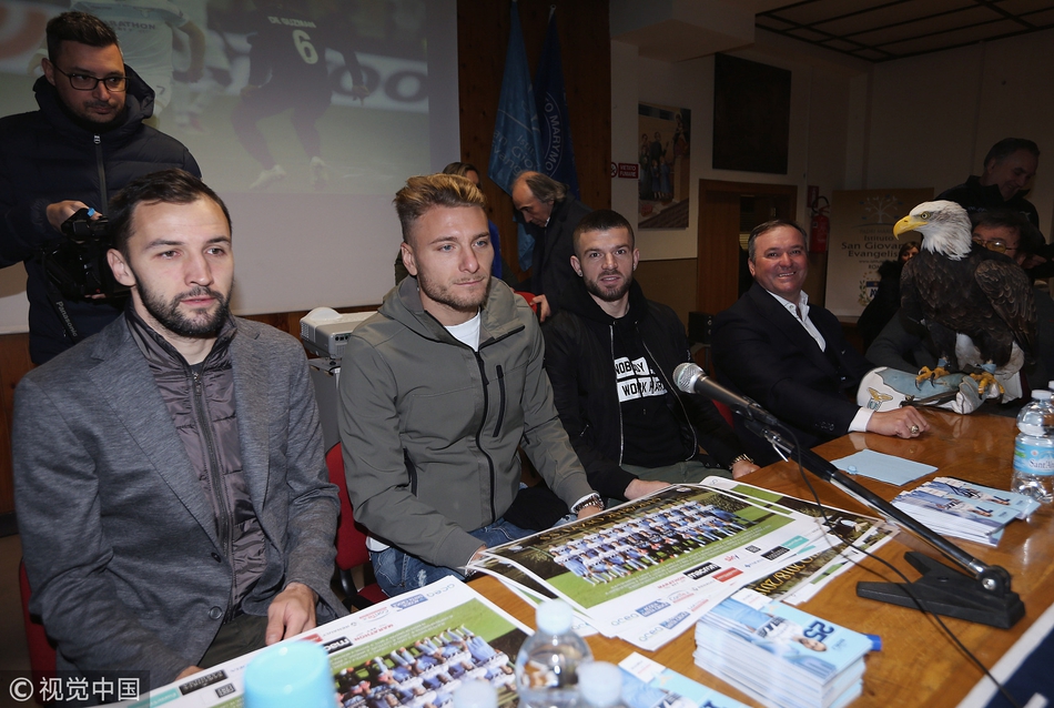 拉齐奥进学校 蓝鹰大鹏展翅