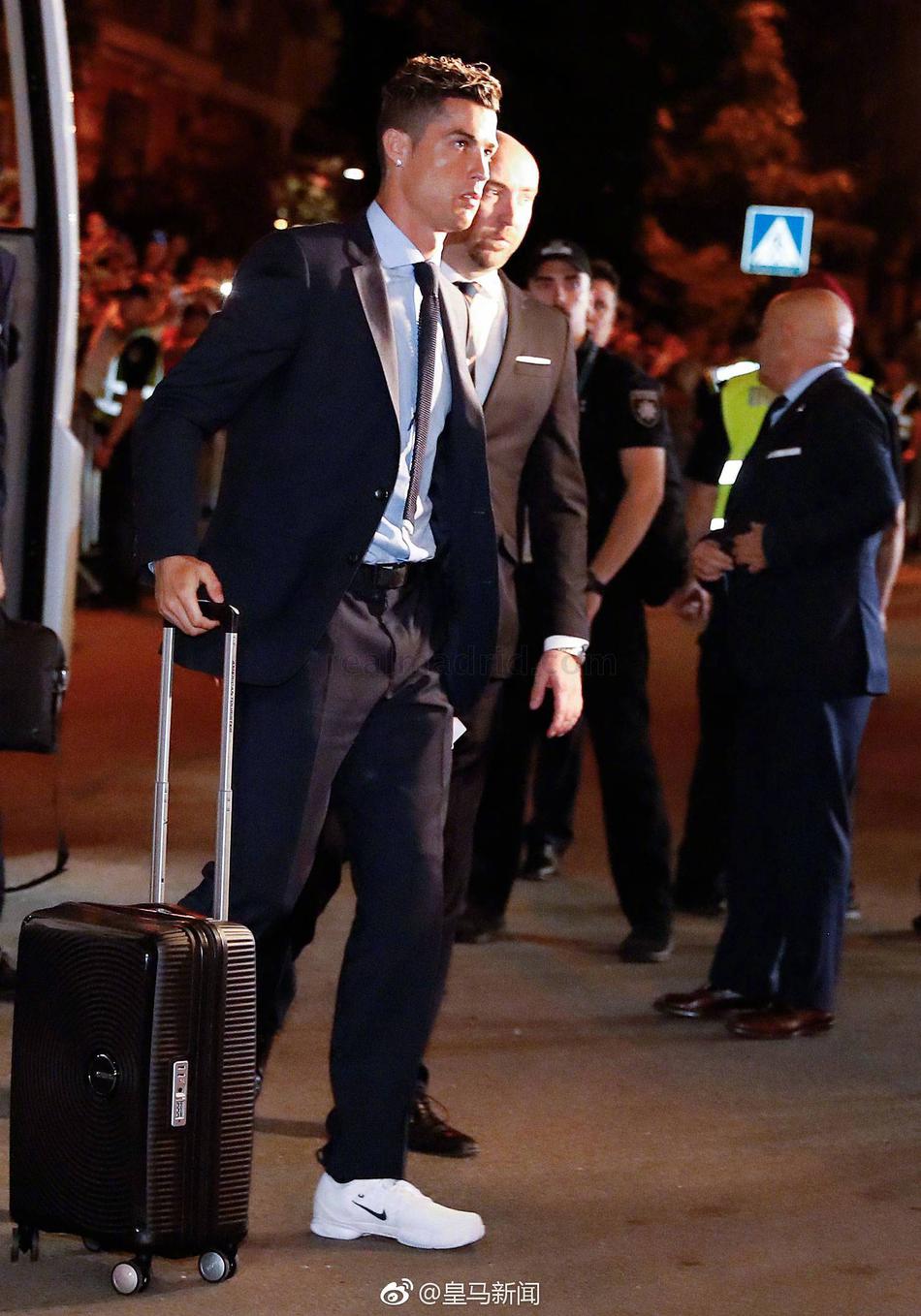 皇马全队已抵达基辅