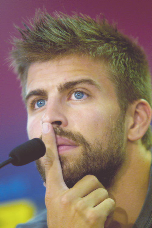 巴萨大将眼睛太迷人