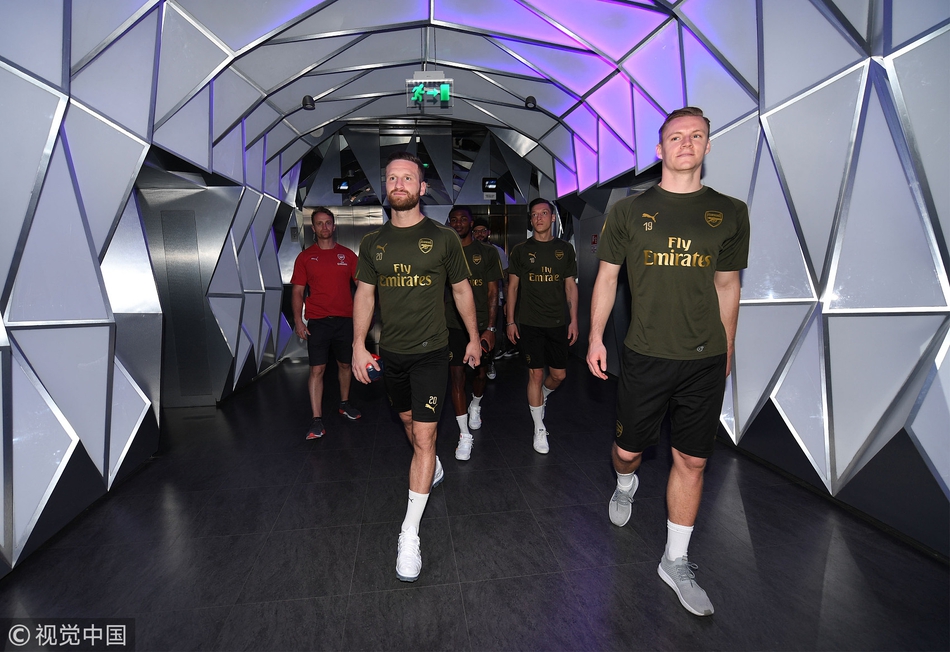 阿森纳海外备战厄齐尔开怀大笑