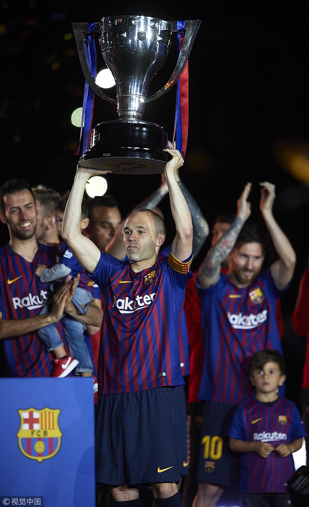 巴萨告别战伊涅斯塔深情泪别