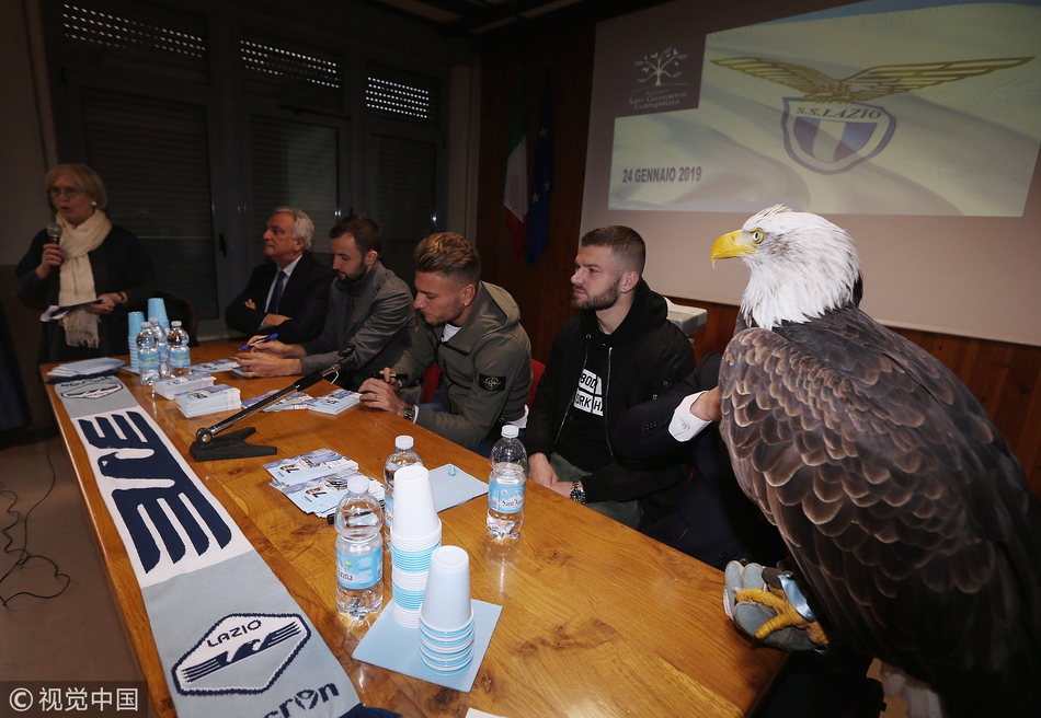 拉齐奥进学校 蓝鹰大鹏展翅