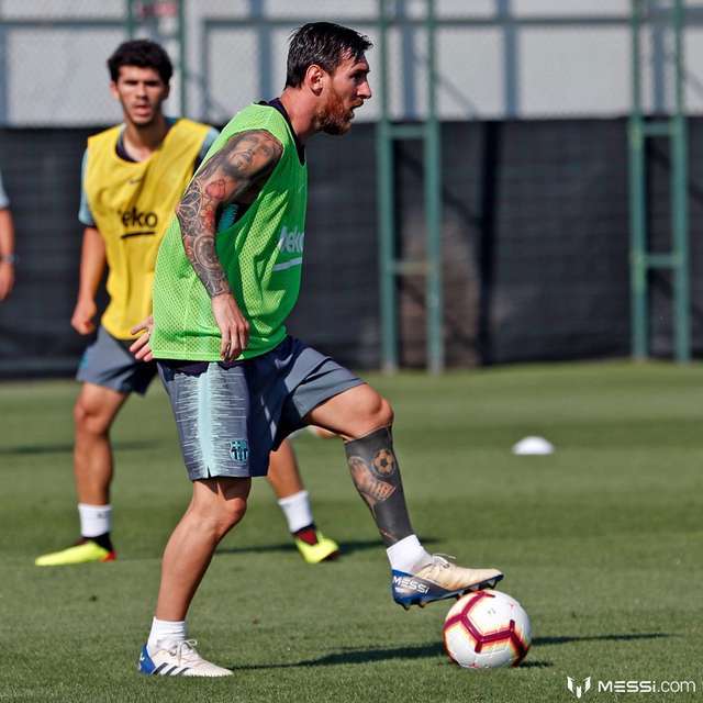 梅西训练 严肃认真