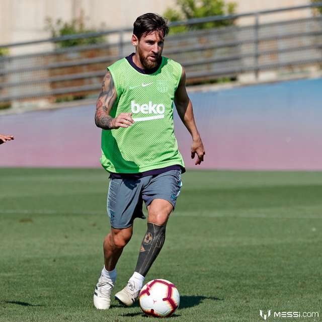 梅西训练 严肃认真