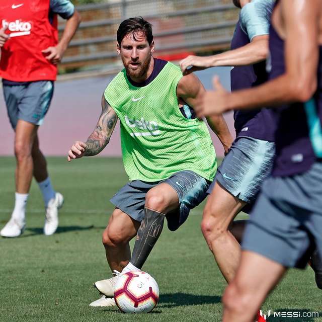 梅西训练 严肃认真