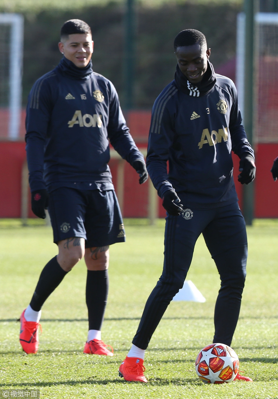 曼联训练备战大巴黎 笑声不断