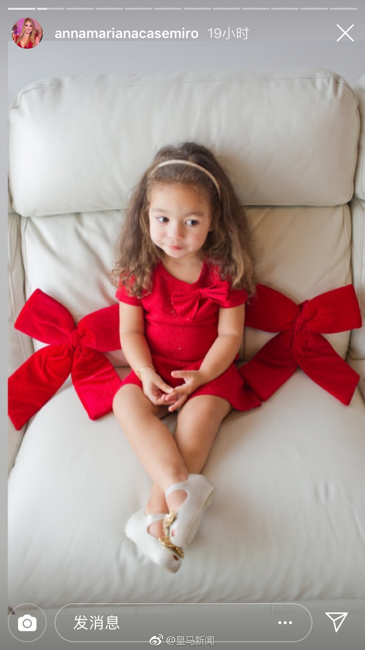 皇马大将一家子过圣诞真热闹