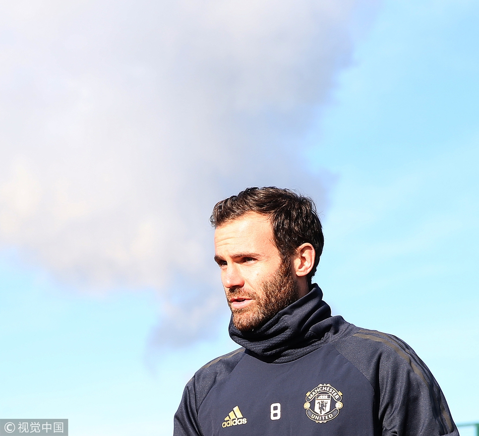 曼联训练备战大巴黎 笑声不断