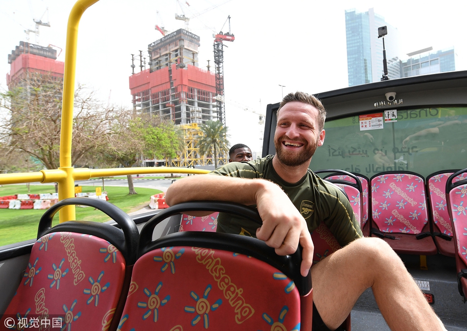 阿森纳海外备战厄齐尔开怀大笑