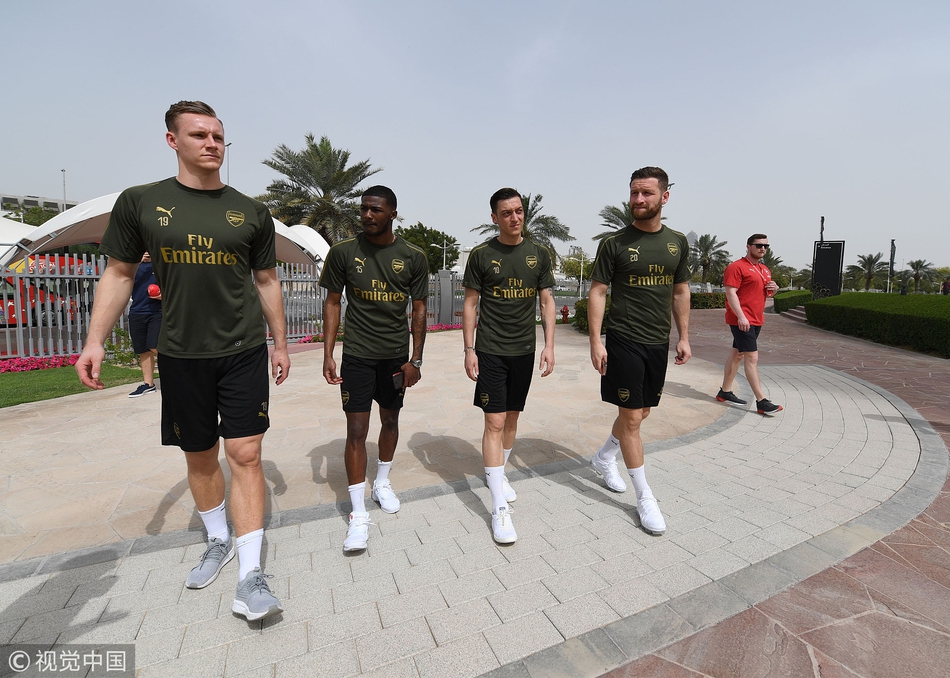 阿森纳海外备战厄齐尔开怀大笑