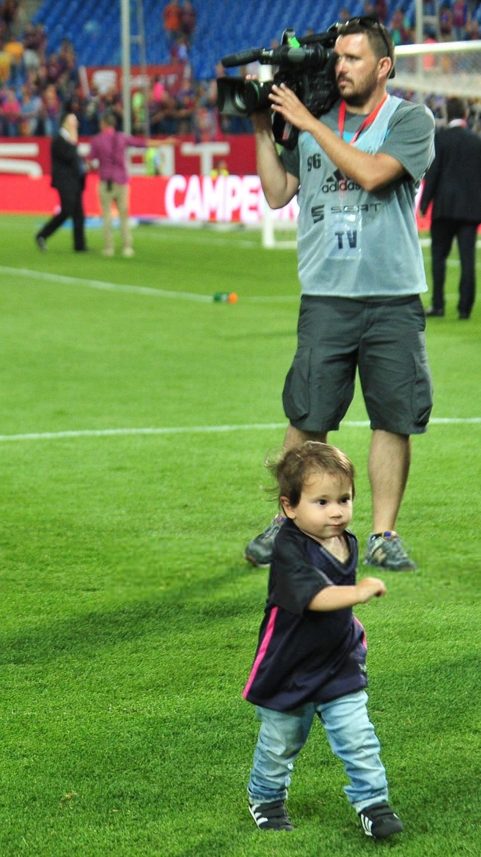 梅西超萌二儿子三岁了