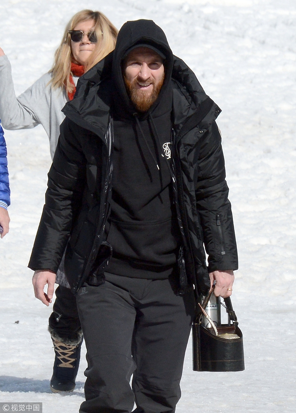 梅西携全家出行享受休闲时光