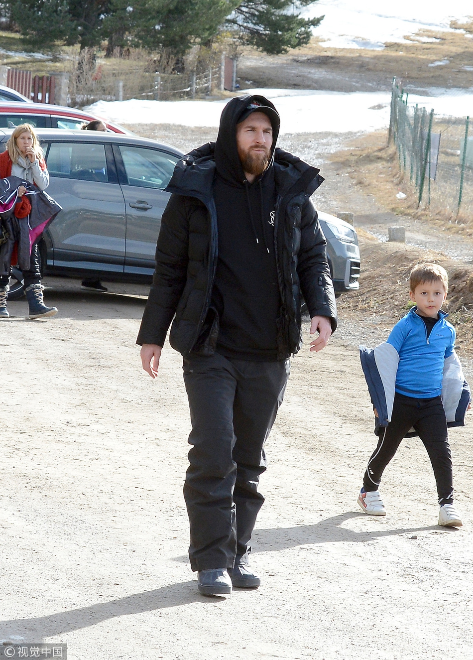 梅西携全家出行享受休闲时光