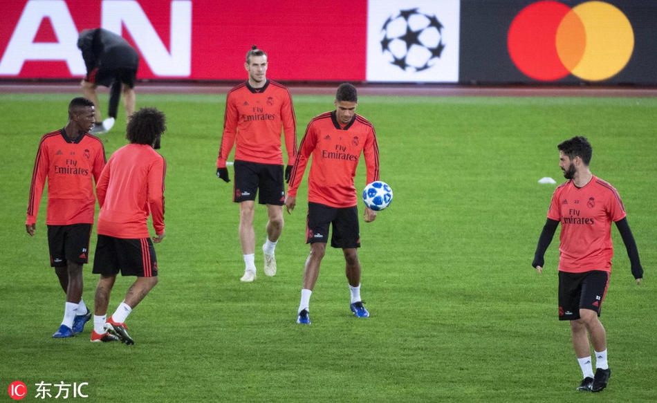 皇马训练 贝尔伊斯科真亲密