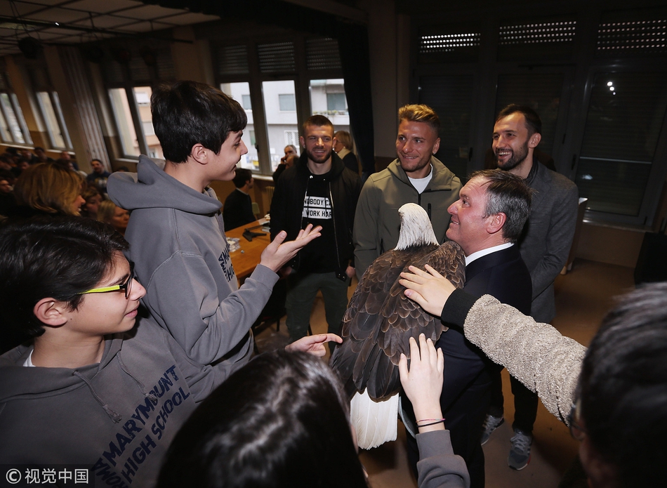 拉齐奥进学校 蓝鹰大鹏展翅