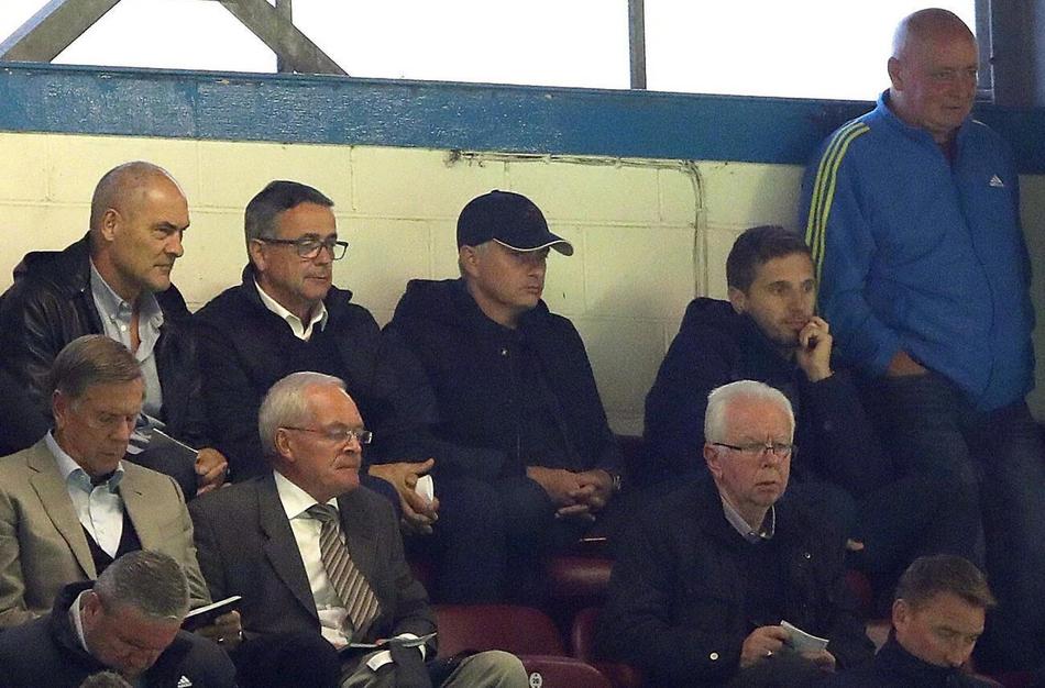 穆里尼奥低调现身考察对手