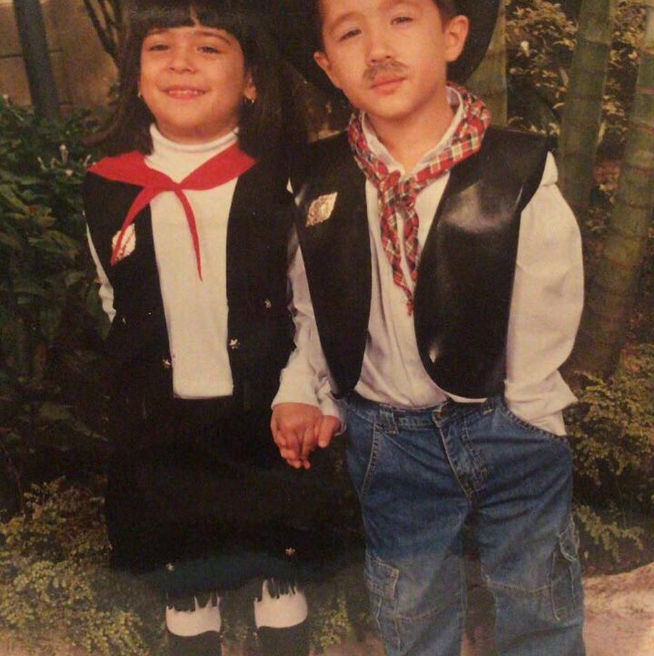 又一对青梅竹马巴萨新援和女友