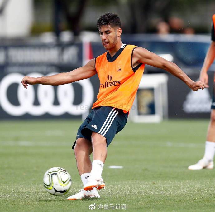 皇马训练备战曼联 贝尔真卖力