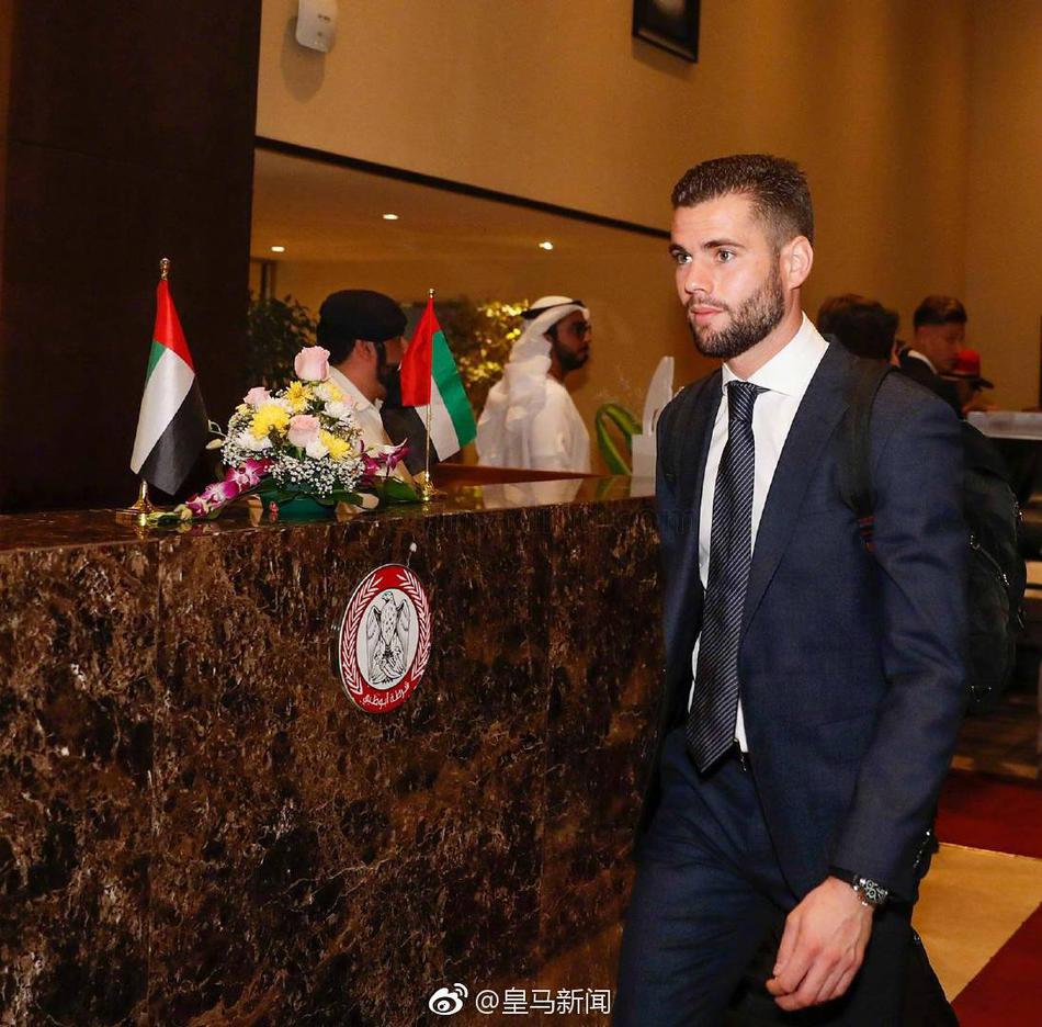 皇马全队抵达阿布扎比