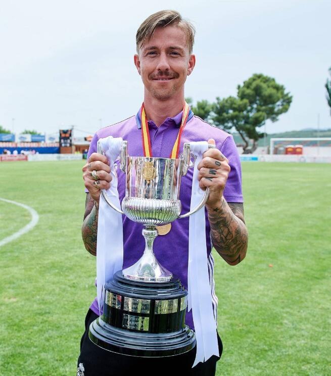 古蒂42岁生日快乐