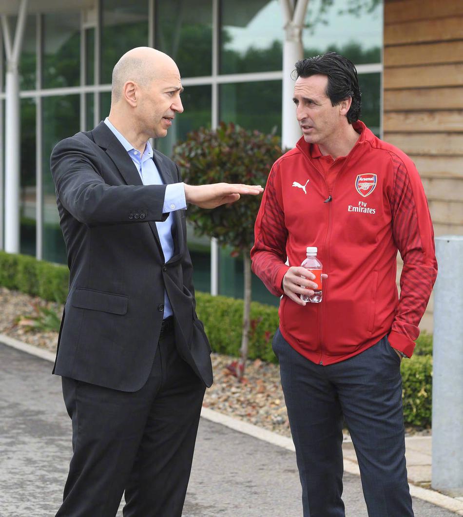 新官上任 埃梅里到基地视察