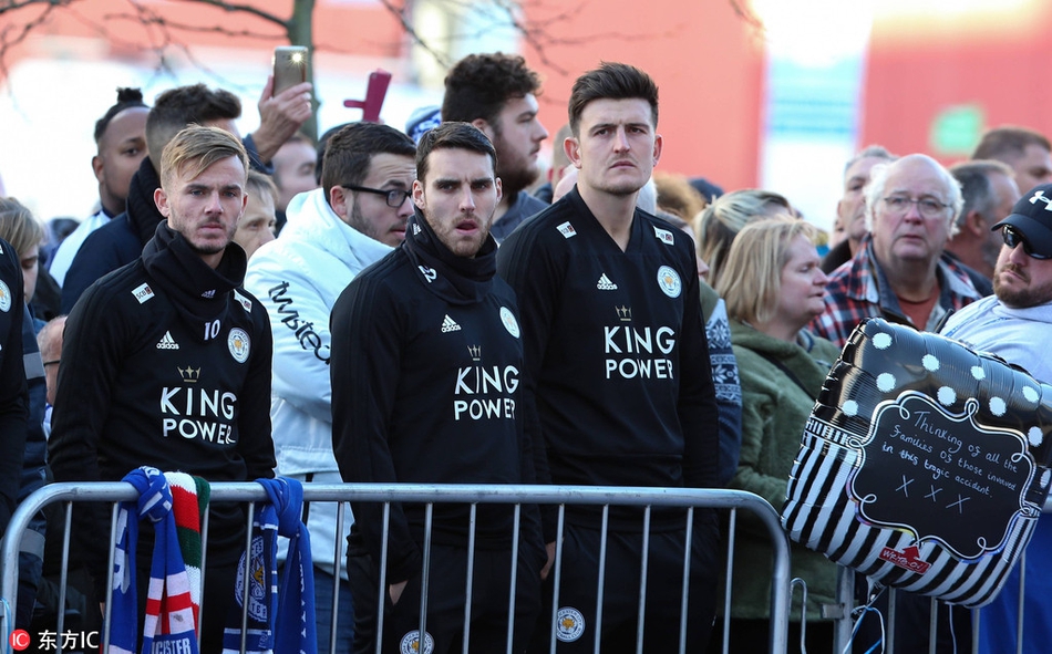 瓦尔迪等莱斯特球员悼念老板