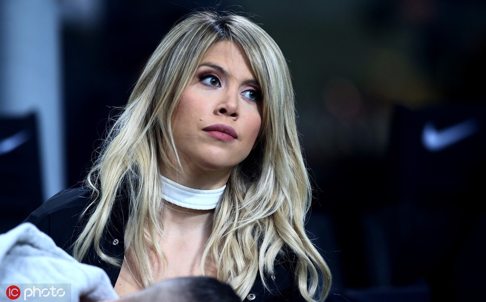 国米输球 伊卡尔迪携娇妻观战