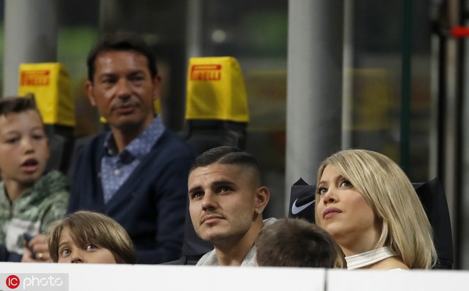 国米输球 伊卡尔迪携娇妻观战