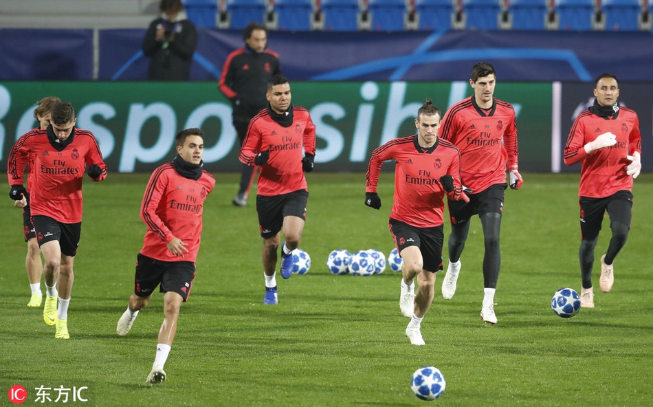 皇马训练 魔笛拉莫斯爱的抱抱