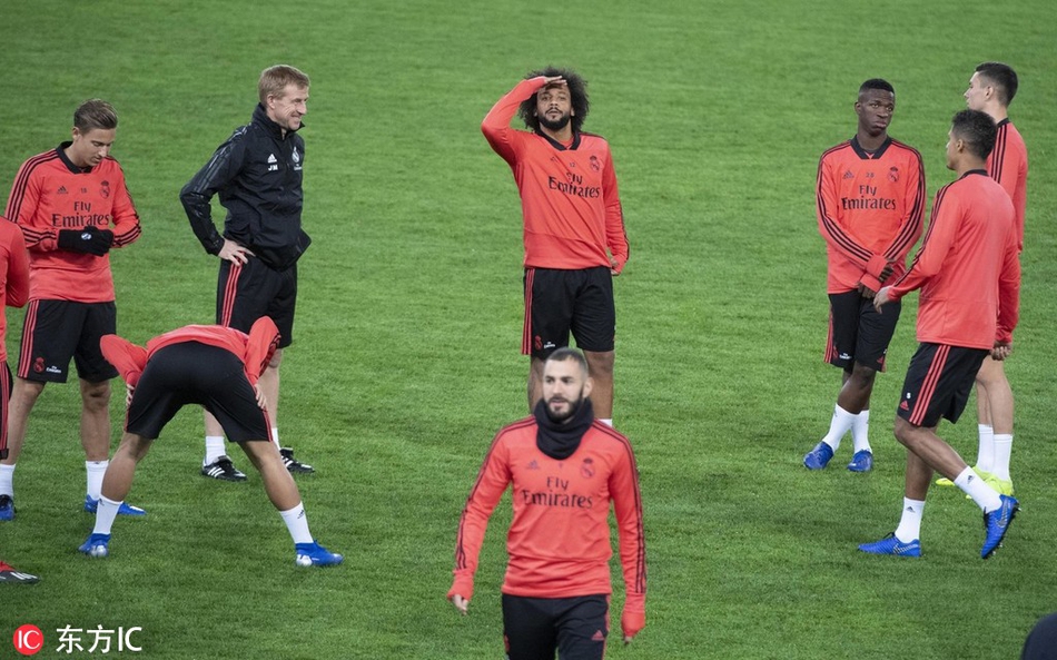 皇马训练 贝尔伊斯科真亲密