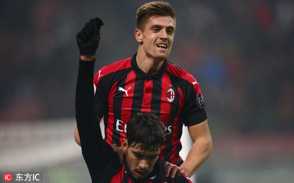 感动！AC米兰新核进球献给他们