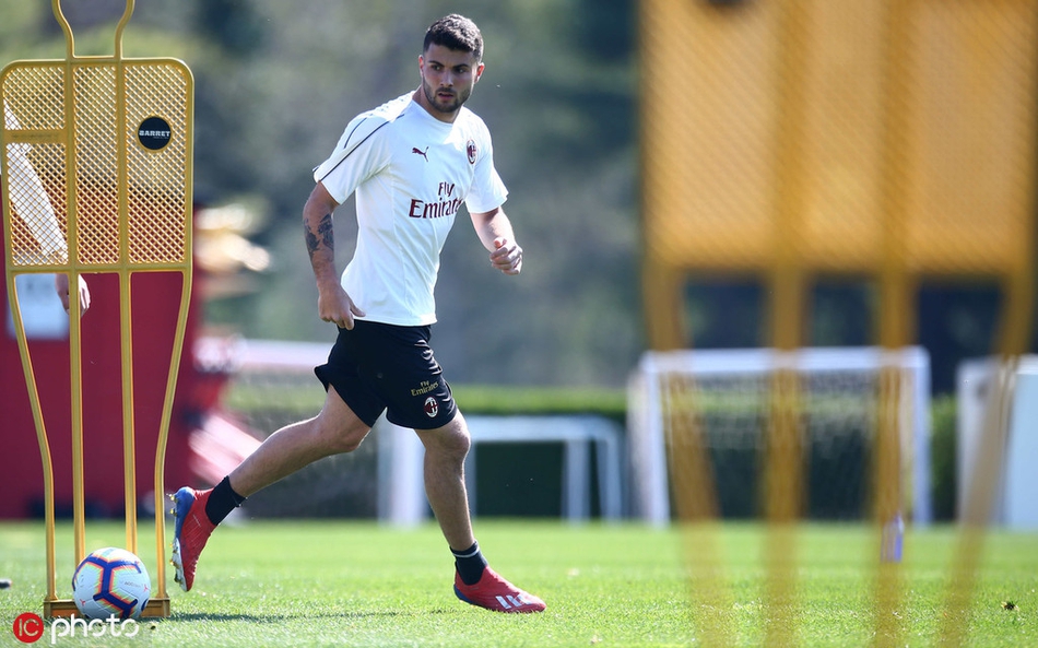 AC米兰训练 马尔蒂尼霸气现身