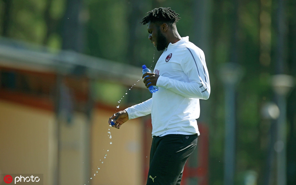 AC米兰训练 马尔蒂尼霸气现身