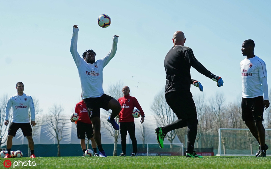 AC米兰训练 马尔蒂尼霸气现身