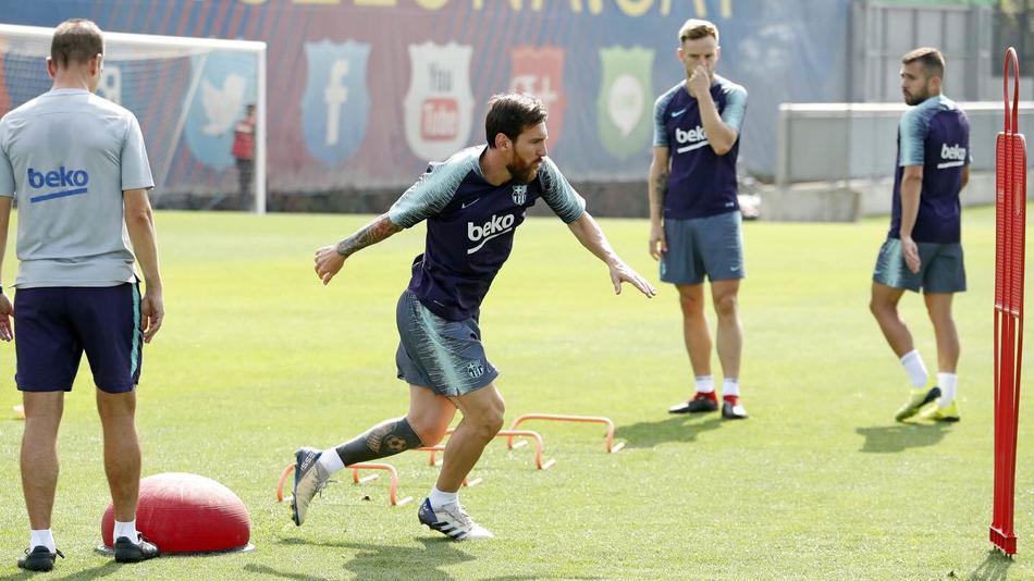 巴萨训练 梅老板抢镜