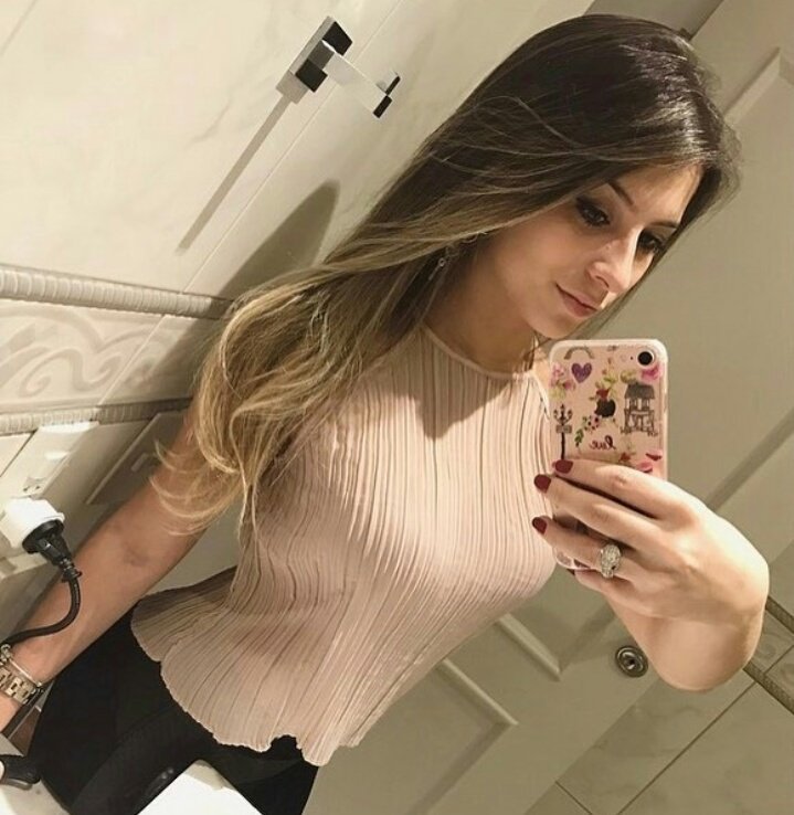 巴萨新援和火辣女友