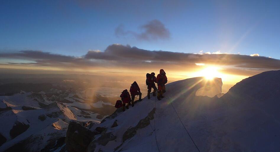 2008年 奥运圣火登上珠峰