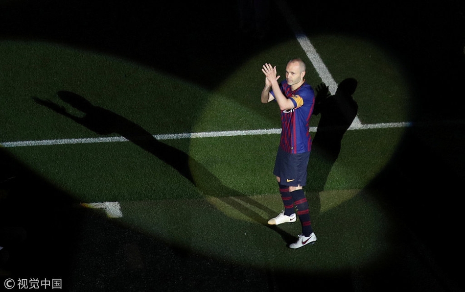 巴萨告别战伊涅斯塔深情泪别
