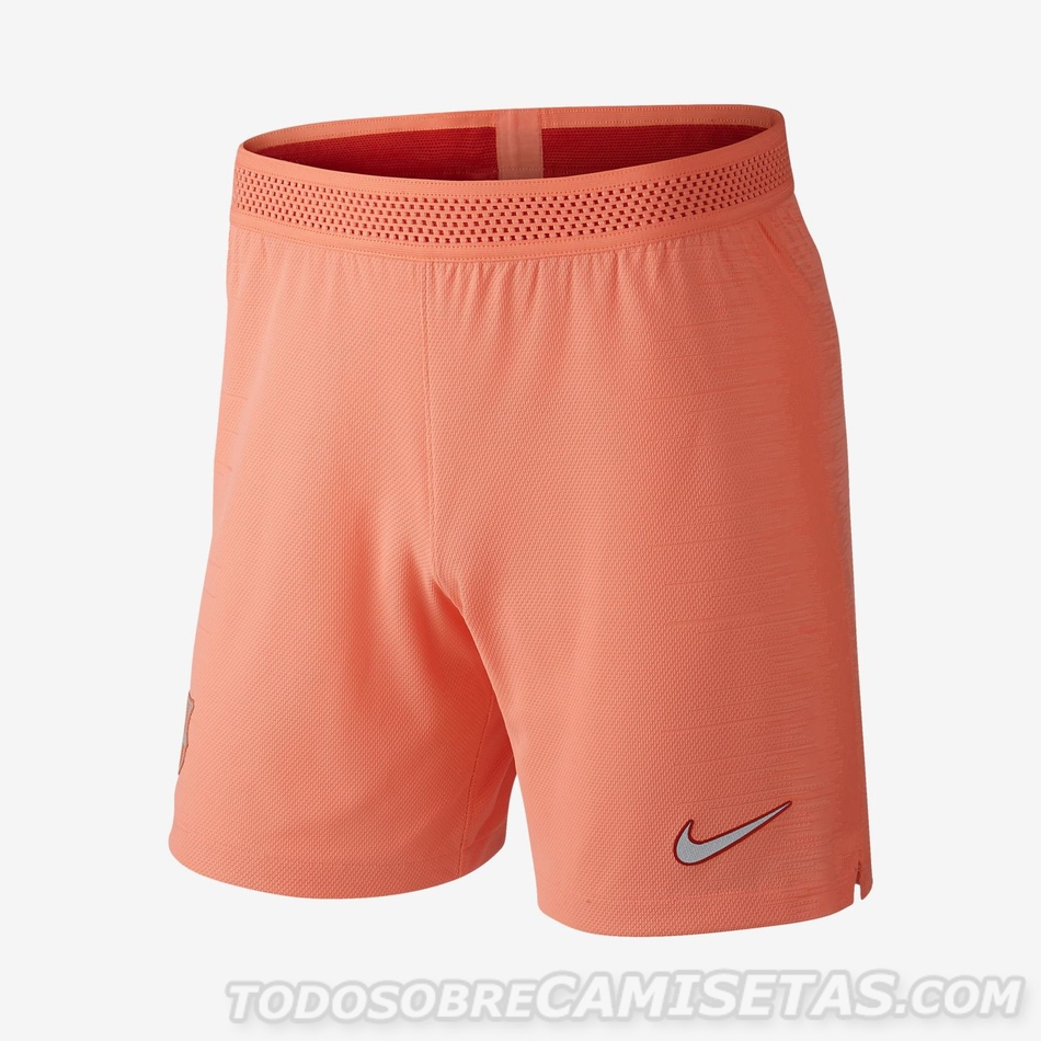 粉！巴萨第二客场球衣发布