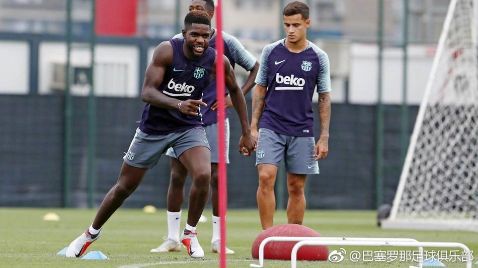 巴萨训练备战 梅西是焦点
