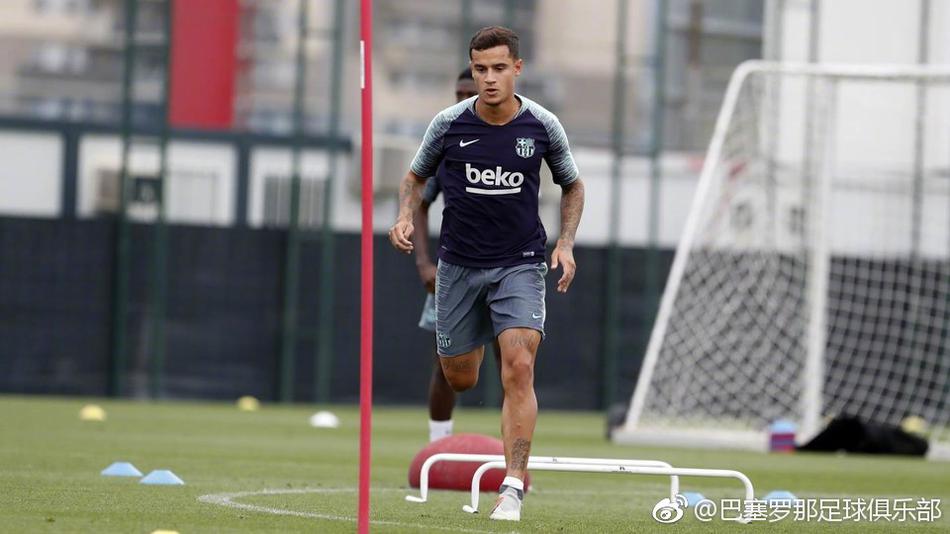 巴萨训练备战 梅西是焦点