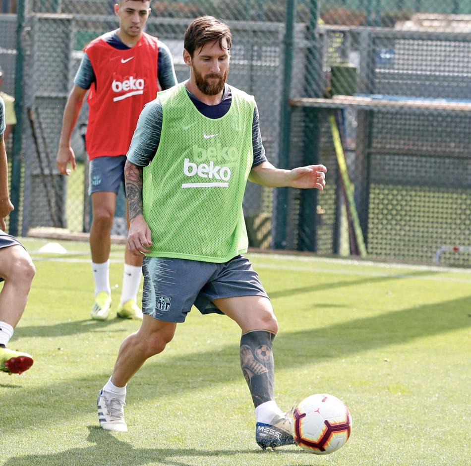 巴萨训练 梅老板抢镜