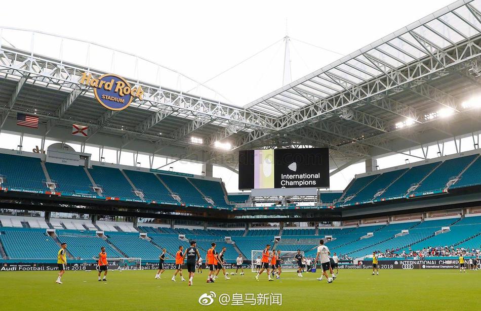 皇马训练备战曼联 贝尔真卖力