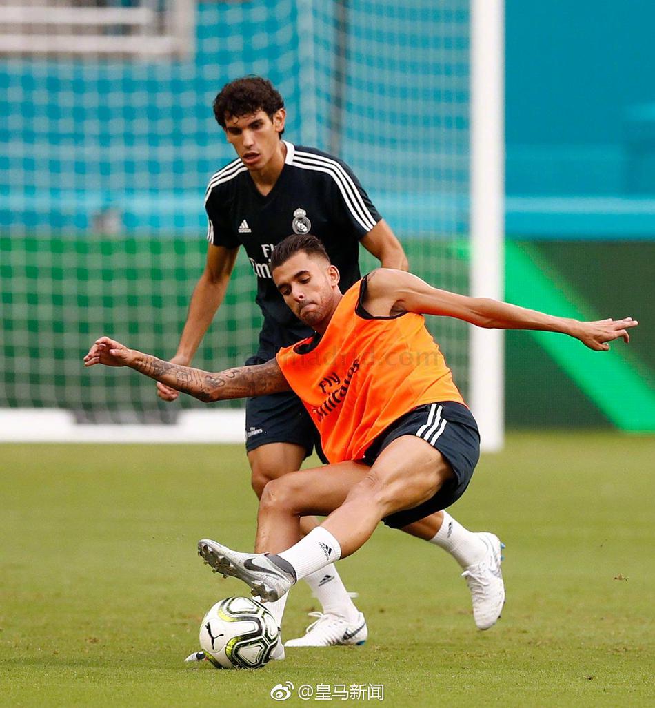 皇马训练备战曼联 贝尔真卖力