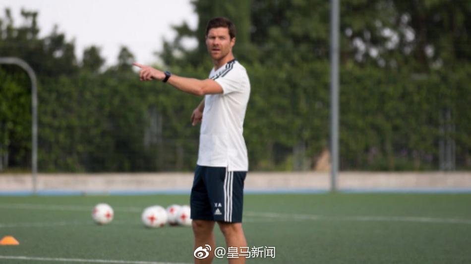 阿隆索回归皇马执教U14