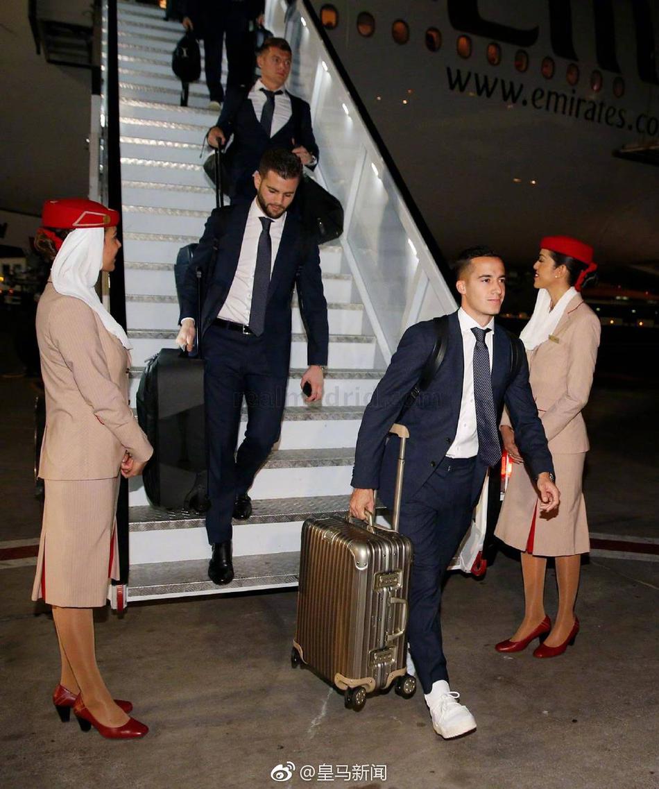 皇马全队抵达阿布扎比