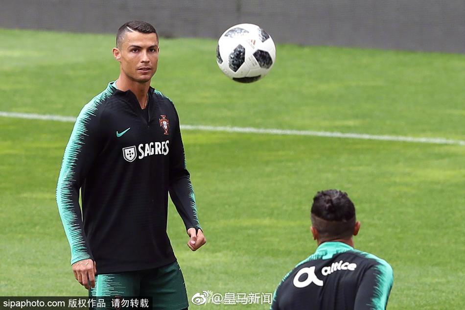 葡萄牙备战世界杯 C罗抢镜